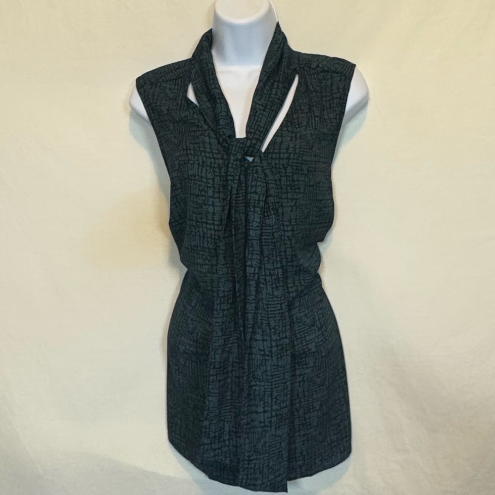 D-76‎ Ava & Viv PLUS SIZE 1X Green & Black Tie Front Sleeveless Pullover Blouse